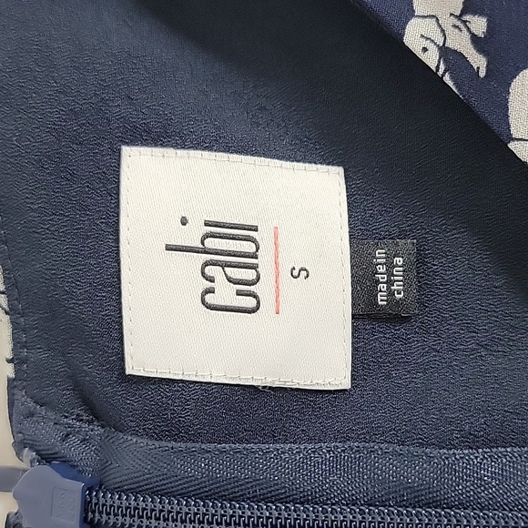 Cabi Women's Blue White W/ Elephants Cap Sleeve Top, S - Picture 5 of 7